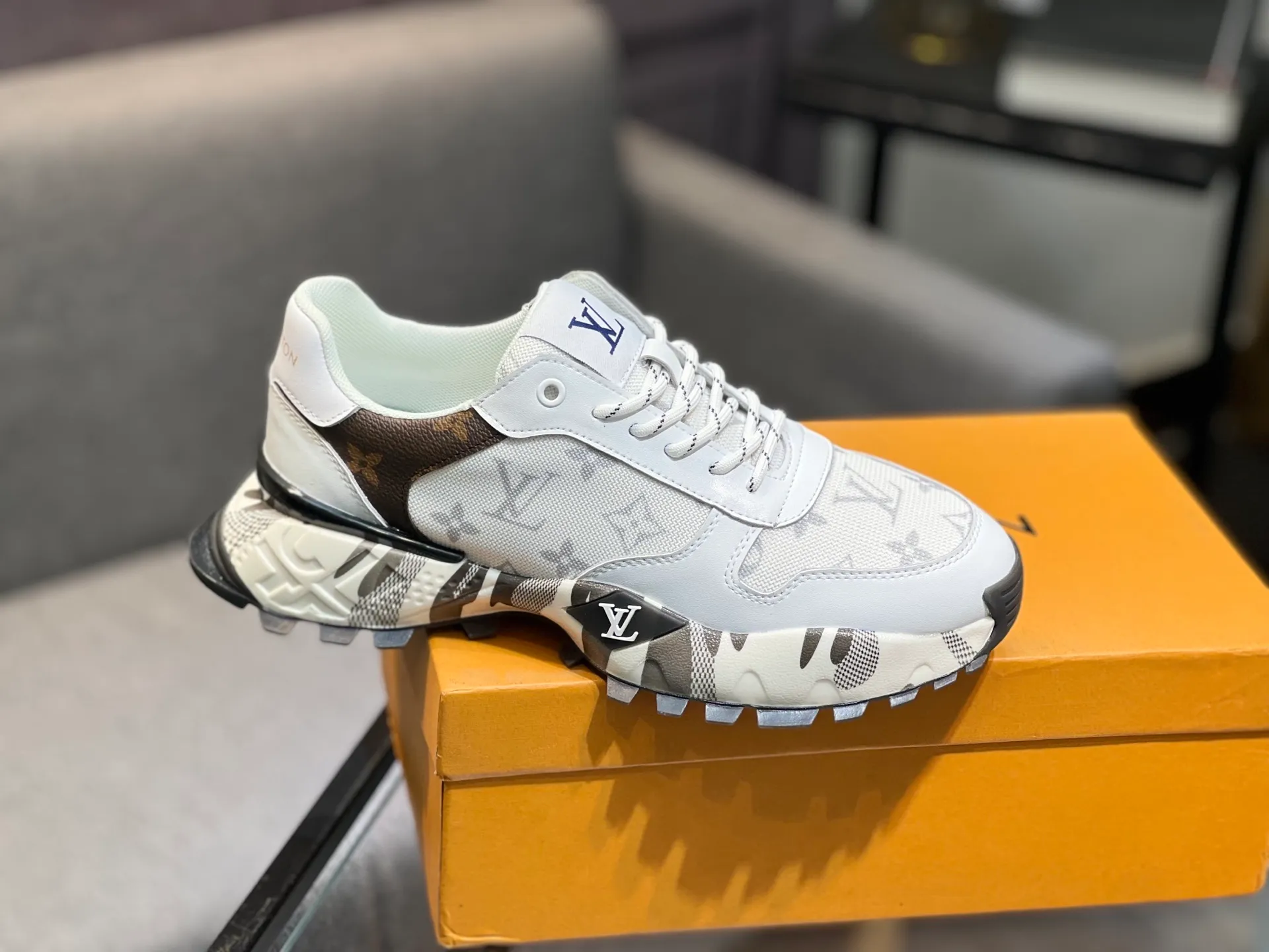 Men's shoes 💰440 [Lv] The latest casual men's shoes, high-quality workmanship, uppers made of cowhide, genuine leather insoles, fashionable rubber outsole, casual and fashionable, high-end quality, code number: 38-44. 45 can be customized and cannot be returned!